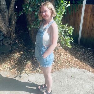 GAP Light Wash Short Overalls Women's Size Small